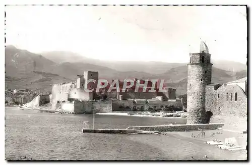 Cartes postales moderne Collioure L&#39Eglise Le Chateau a l&#39exterieur gauche le faubourg