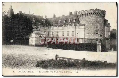 Ansichtskarte AK Rambouillet Le Chateau Pris de la Place d&#39Armes