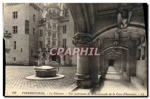 Ansichtskarte AK Pierrefonds Le Chateau Vue Interieure de la Colonnade de la Cour d&#39Honneur