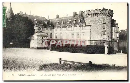 Ansichtskarte AK Rambouillet Le Chateau Pris de la Place d&#39Armes