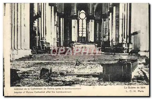 Cartes postales Interieur de la Cathedrale de Reims Apres le bombardement Militaria