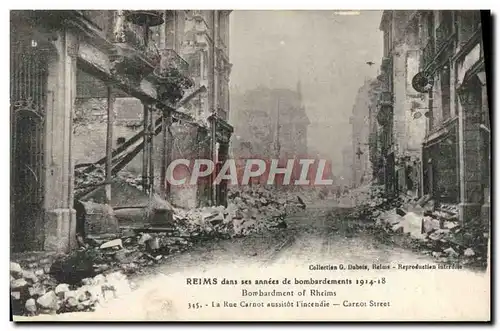 Cartes postales Reims Dans Ses Annees de Bombardements La rue Carnot aussitot l'incendie Militaria
