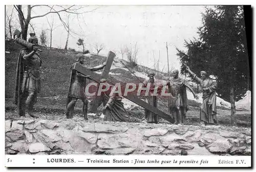 Cartes postales Lourdes Troisieme Station Simon Jesus tombe Pour la Premiere Fois