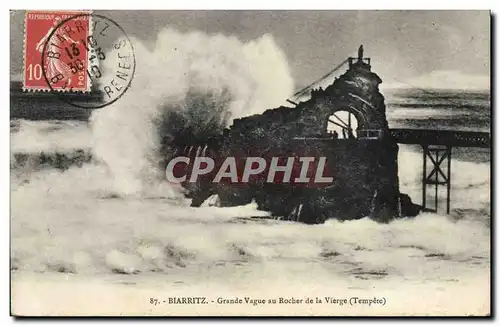 Ansichtskarte AK Biarritz Grande Vague au Rocher de la Vierge Tempete