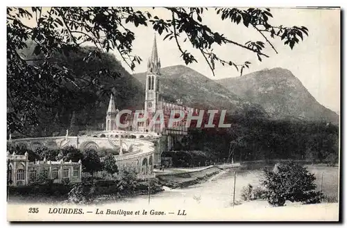 Cartes postales Lourdes La Basilique et le Gave