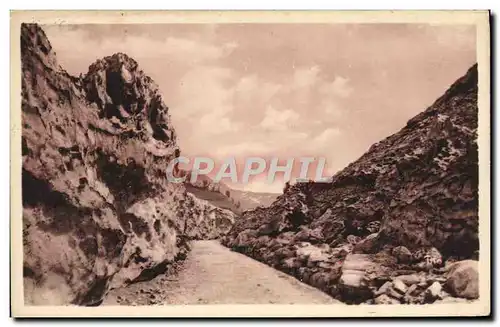 Cartes postales Les Beaux Baysages de France Routes du Tourmalet Tranchee dans la neige apres une avalanche