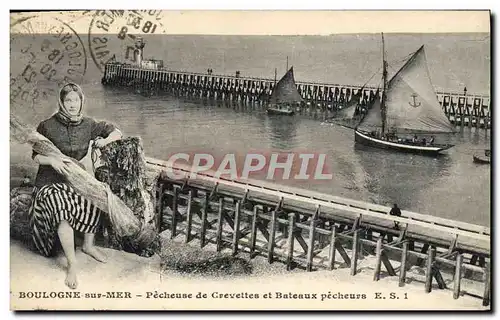 Ansichtskarte AK Boulogne Sur Mer Pecheuse De Crevettes Et Bateaux Pecheurs