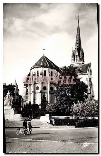 Cartes postales moderne Pau Eglise St Martin Et Monument Aux Morts