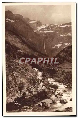 Cartes postales Gavarnie Le sentier coaduisant au Cirque Longe le Gave