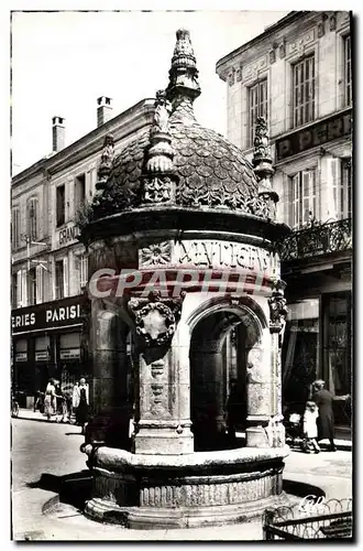 Cartes postales moderne St Jean D'Angely La fontaine du pilori