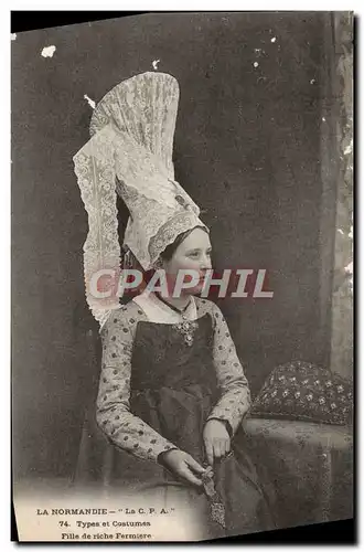 Cartes postales La Normandie Types et costumes Fille de richer fermiere