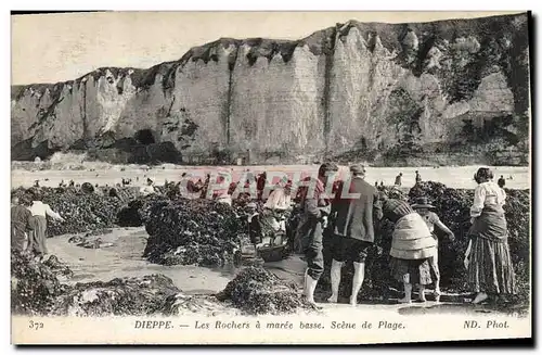 Cartes postales Dieppe Les Rochers A Maree Basse Scene De Plage