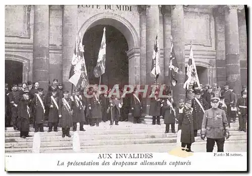 Ansichtskarte AK Aux Invalides La Presentation Des Drapeaux Allemands captures Militaria