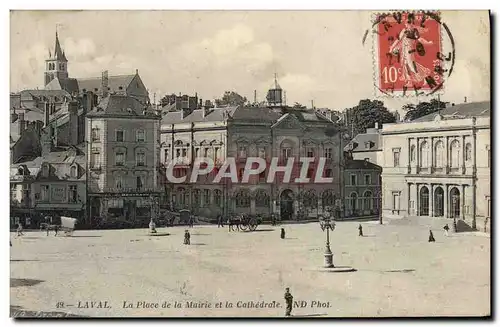 Cartes postales Laval La Place de la Mairie et la Cathedrale