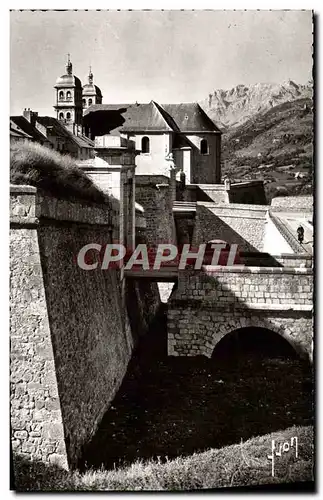 Cartes postales moderne Briancon La Porte de Pignerol et la Collegiale Notre Dame