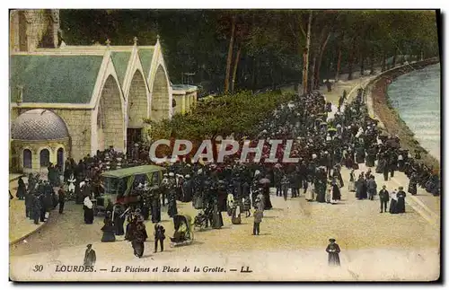 Ansichtskarte AK Lourdes Les Piscines et Place de la Grotte