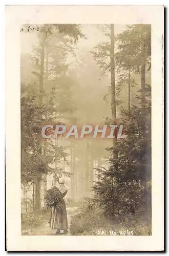 Cartes postales Paysanne dans les bois Folklore