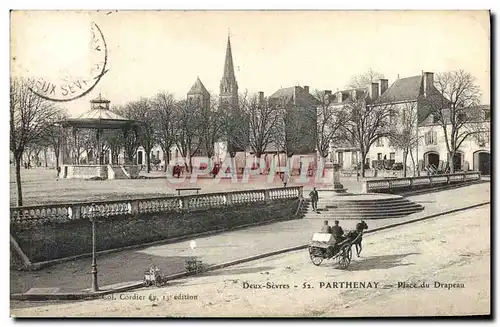 Cartes postales Parthenay Place du drapeau Kiosque