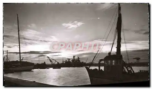 Cartes postales moderne Toulon le Port Crepuscule Bateau