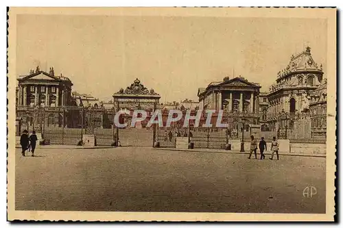 Cartes postales Versailles Entree du Chateau et la chapelle