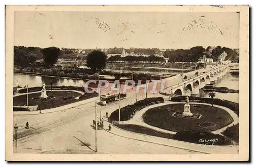 Ansichtskarte AK Tours Les Squares Rabelais et Descartes et le pont sur la Loire