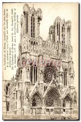 Cartes postales Reims Incendiee Par Les Obus Cathedrale Militaria