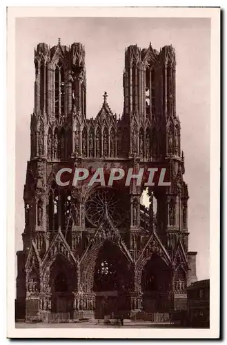 Cartes postales Reims La Cathedrale apres la Guerre La Facade Militaria