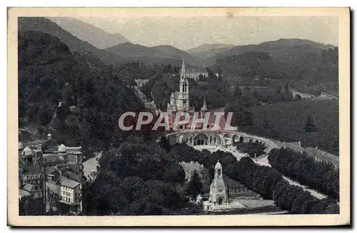 Cartes postales Lourdes La Basilique et le Monument aux Morts vus du Chateau Fort