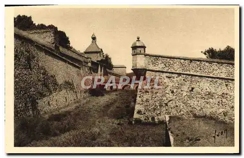 Ansichtskarte AK Mont Louis Les fosses et l&#39entree de la Citadelle