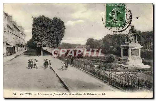 Cartes postales Chinon L&#39Avenue De Jeanne d&#39Arc et la statue de Rabelais