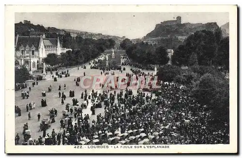 Ansichtskarte AK Lourdes La Foule Sur L&#39Esplanade