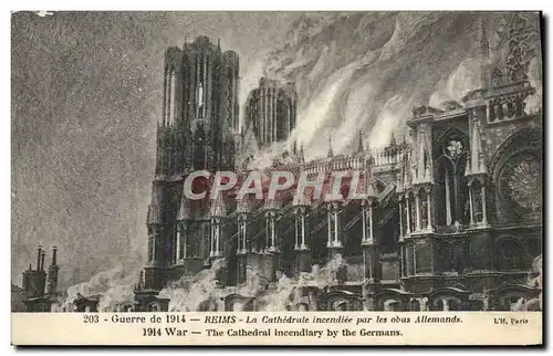 Cartes postales Reims La Cathedrale Incendiee par les obus Allemands Militaria