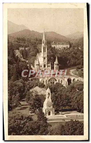 Ansichtskarte AK Lourdes Le Monument aux Morts et la Basilique