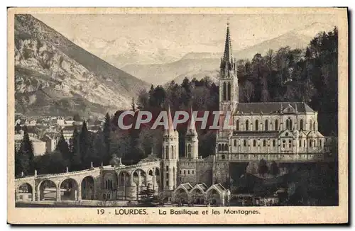 Ansichtskarte AK Lourdes La Basilique et les Montagnes