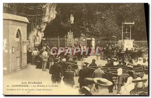 Cartes postales Lourdes Les Malades a la grotte