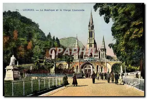 Cartes postales Lourdes La Basilique et la Vierge Couronnee