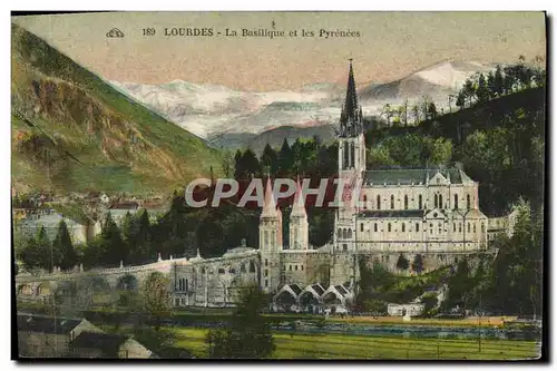 Cartes postales Lourdes La Basilique Et Les Pyrenees