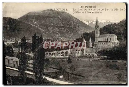 Cartes postales Lourdes La Basilique Vue De Cote Et Le Pic de Jer