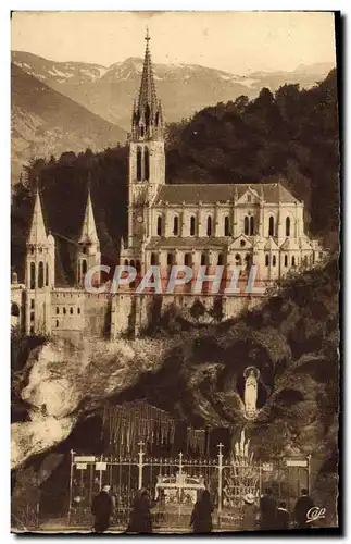 Cartes postales Lourdes La Grotte Et La Basilique