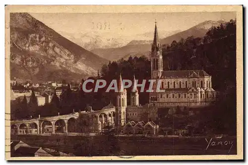 Ansichtskarte AK Lourdes La Basilique et les montagnes