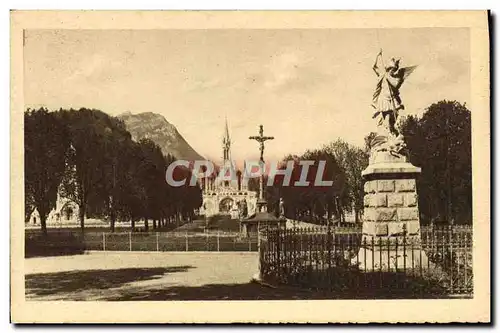 Ansichtskarte AK Lourdes St Michel la Croix des Bretons et la Basilique