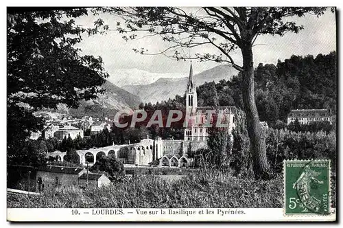 Cartes postales Lourdes Vue sur la Basilique et les Pyrenees