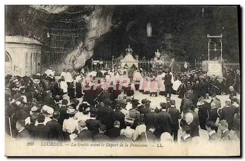 Ansichtskarte AK Lourdes La Grotte avant le Depart de la Procession