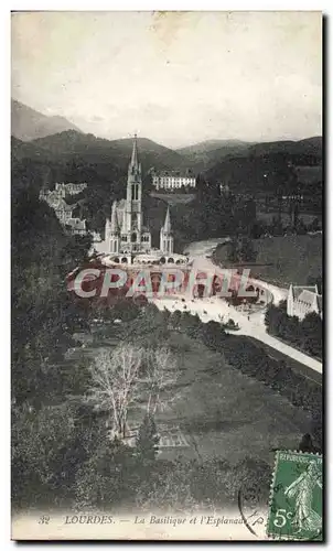 Cartes postales Lourdes La Basilique et l&#39esplanade