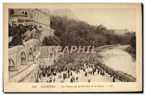 Cartes postales Lourdes La Place de la Grotte et le Gave