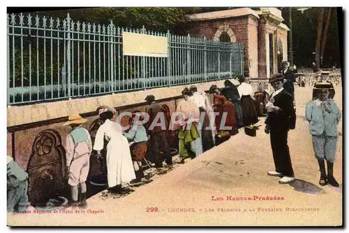 Cartes postales Lourdes Les pelerins a la fontaine miraculeuse