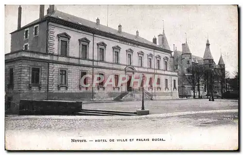 Cartes postales Nevers Hotel de Ville et Palais Ducal