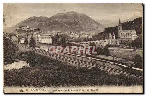 Cartes postales Lourdes La Basilique le Chateau et le Pic du Jer