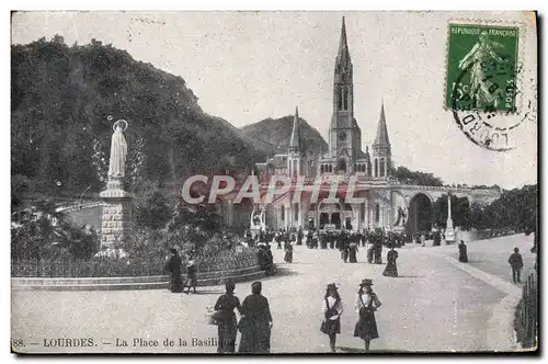 Cartes postales Lourdes La Place de la Basilique