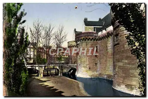 Cartes postales moderne Nantes Le Chateau des Ducs de Bretagne Tours du Pont levis